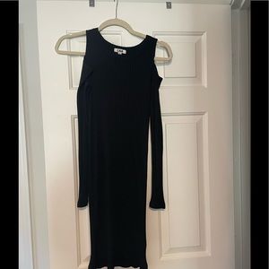 LNA Cold Shoulder Ribbed Dress 92% Rayon 8% Spandex
Ribbed detailing